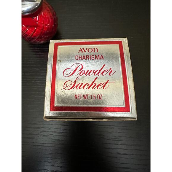 Vintage Avon Charisma Powder Sachet Perfumed Glass Shaker Red Velvet Bow 1.5 Oz - Picture 6 of 8